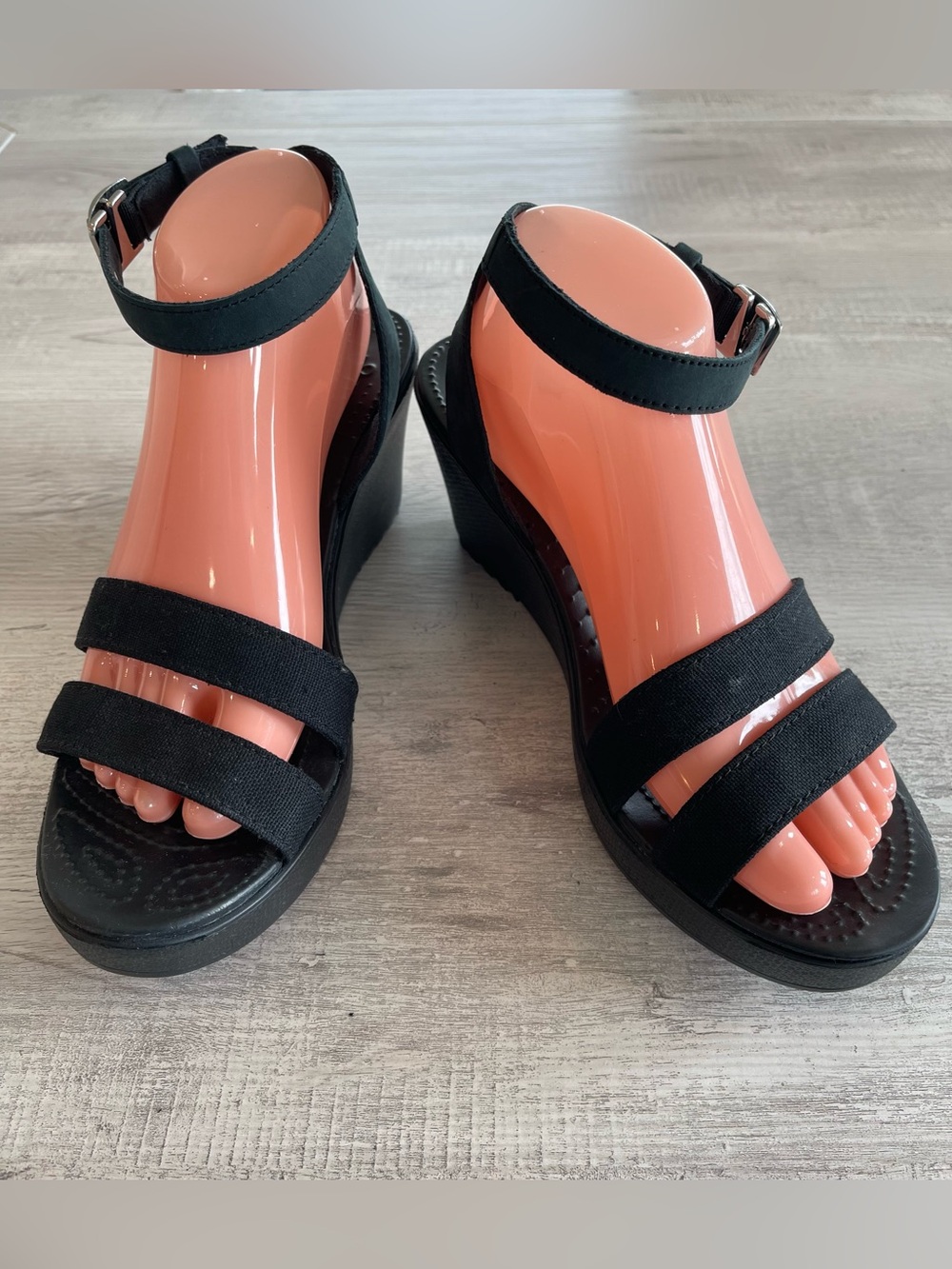 Crocs Leigh ll in black size women's 10 straps strapy wedge office casual event